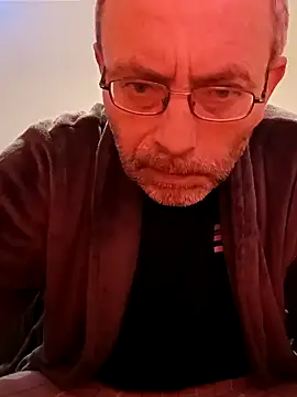 Snapshot of BesterJunge45 chatting on January 8, 4:02 am BesterJunge45 online show from January 8, 4:02 am