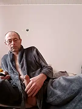 Snapshot of BesterJunge45 chatting on January 11, 11:45 am BesterJunge45 online show from January 11, 11:45 am