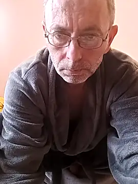 Snapshot of BesterJunge45 chatting on February 18, 12:17 pm BesterJunge45 online show from February 18, 12:17 pm