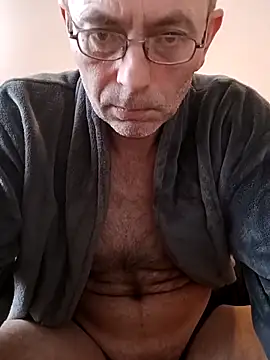 Snapshot of BesterJunge45 chatting on February 25, 1:17 pm BesterJunge45 online show from February 25, 1:17 pm