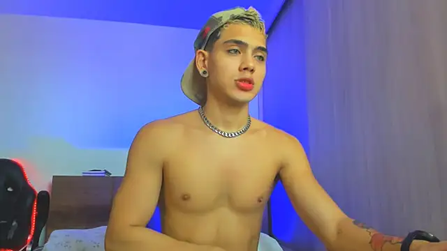 Stevenn 77 online show from December 7, 4:36 pm