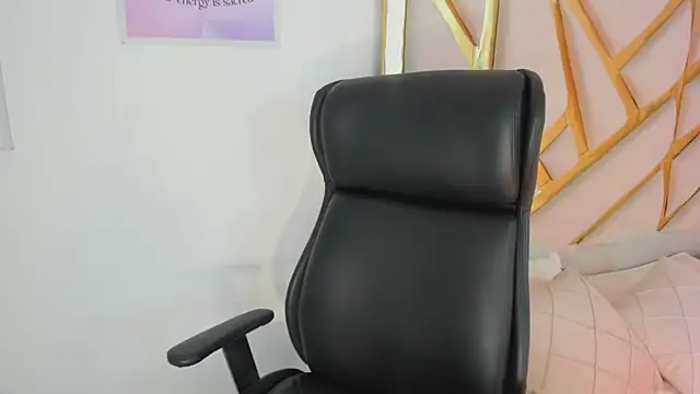 LanaJones  online show from May 26, 1:18 pm
