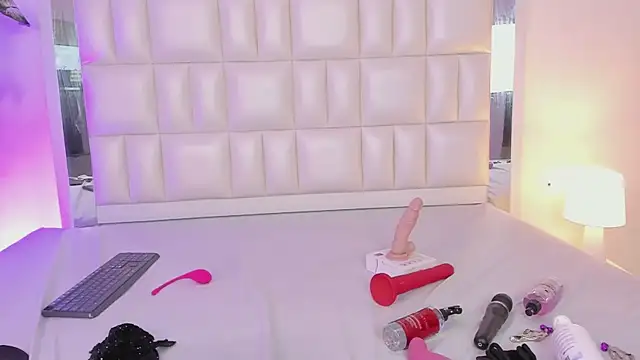 Snapshot of Alhana_pulido chatting on December 24, 8:05 pm Alhana pulido online show from December 24, 8:05 pm