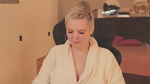 LikaBerry1 online show from November 25, 11:43 am