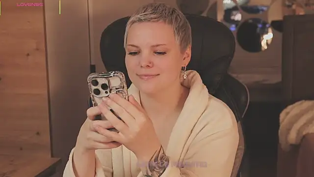 LikaBerry1 online show from December 5, 1:09 pm