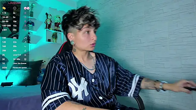 ZuryRamirez  online show from November 10, 9:03 pm