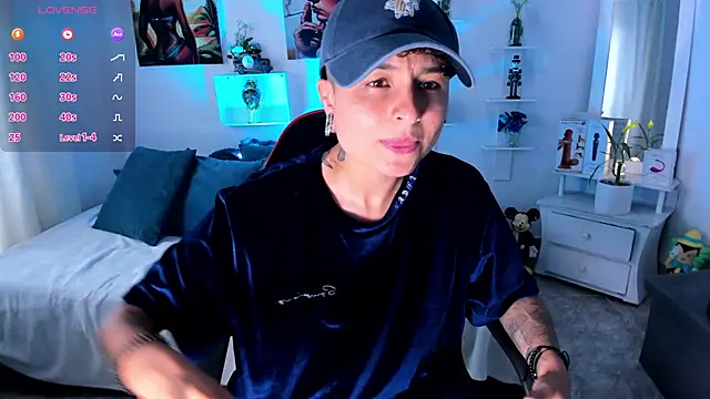 ZuryRamirez  online show from December 20, 7:10 pm