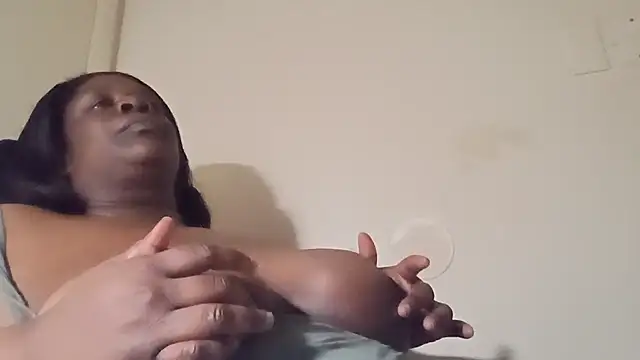 Snapshot of whitwhit86 chatting on September 13, 10:15 am whitwhit86 online show from September 13, 10:15 am