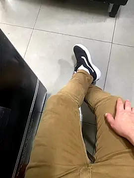 Snapshot of Hjsjsjsjjd chatting on November 5, 12:38 pm Hjsjsjsjjd online show from November 5, 12:38 pm