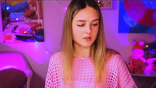 Snapshot of DeboraLarson chatting on January 26, 4:30 am DeboraLarson online show from January 26, 4:30 am