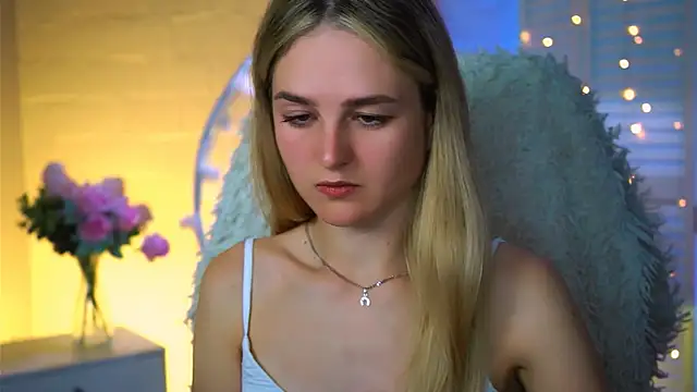 Snapshot of DeboraLarson chatting on September 18, 3:52 am DeboraLarson online show from September 18, 3:52 am