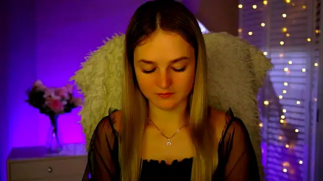 DeboraLarson online show from November 28, 4:15 am