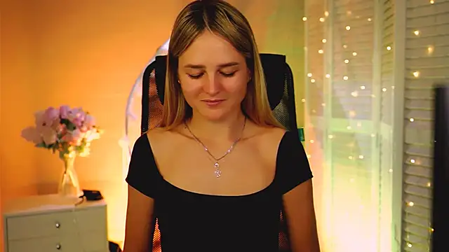 DeboraLarson online show from April 15, 3:13 am