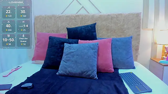 ashley  foxx  online show from November 8, 2:06 pm