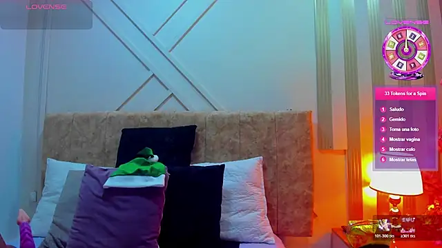 ashley  foxx  online show from December 18, 2:12 pm