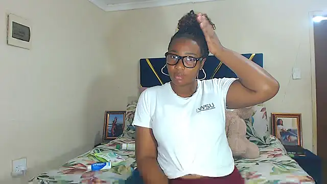 veronica1xxx online show from December 4, 1:59 am