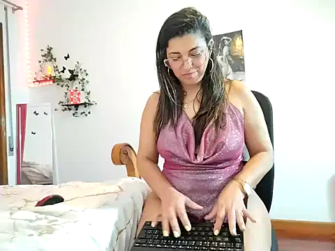 Snapshot of Julie_Boronat26 chatting on January 10, 12:15 pm Julie Boronat26 online show from January 10, 12:15 pm