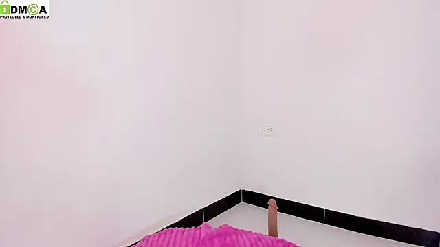 Snapshot of baby_alee chatting on October 12, 11:37 pm baby alee online show from October 12, 11:37 pm