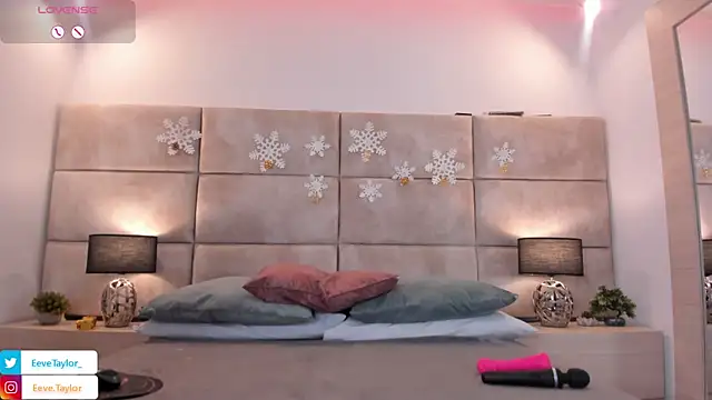 Eevee Taylor online show from December 23, 3:04 am