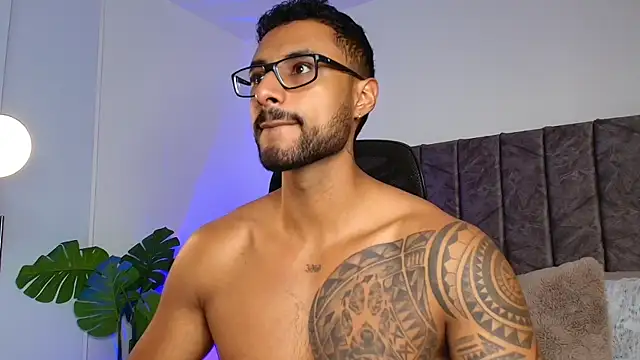 LiamGarcia1 online show from November 3, 2:18 pm