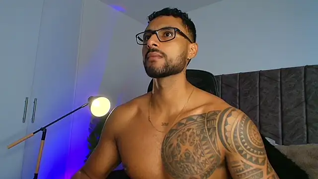 LiamGarcia1 online show from November 24, 2:28 pm