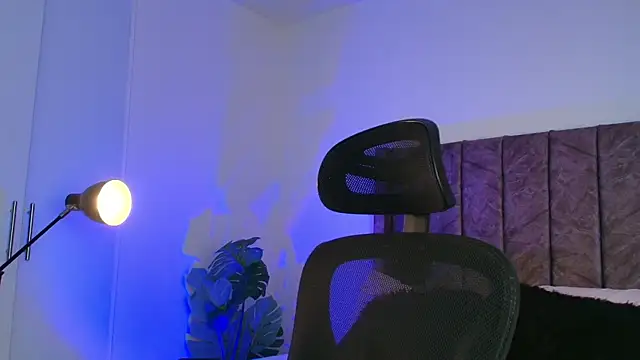 LiamGarcia1 online show from November 27, 1:13 pm