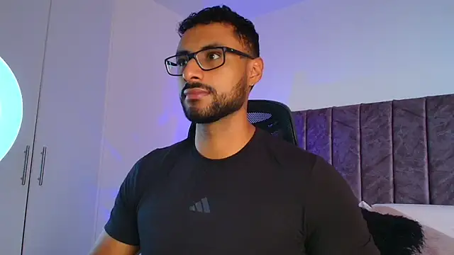 LiamGarcia1 online show from November 28, 2:53 pm