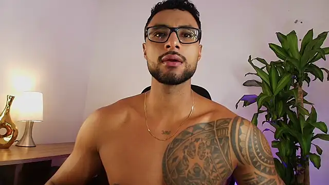 LiamGarcia1 online show from January 7, 3:47 pm