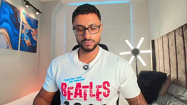 LiamGarcia1 online show from May 25, 6:47 pm
