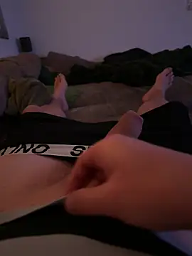 Snapshot of Heinchen1 chatting on February 9, 12:25 am Heinchen1 online show from February 9, 12:25 am