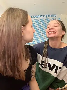 HotCaramellsTV online show from September 25, 8:40 am