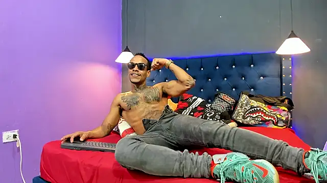 Snapshot of Salomon_koude chatting on November 3, 6:47 am Salomon koude online show from November 3, 6:47 am