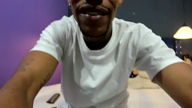 Snapshot of Salomon_koude chatting on December 14, 8:46 pm Salomon koude online show from December 14, 8:46 pm