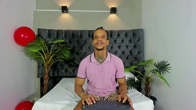 Snapshot of Salomon_koude chatting on April 17, 2:47 am Salomon koude online show from April 17, 2:47 am