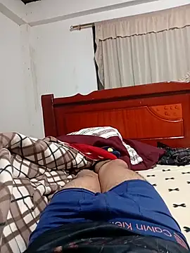 Snapshot of loomolmedo chatting on February 5, 3:11 am loomolmedo online show from February 5, 3:11 am