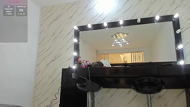 ElisabethMassey online show from December 17, 3:29 pm