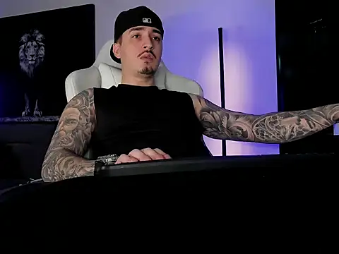 Snapshot of uptomatty chatting on November 3, 9:32 am uptomatty online show from November 3, 9:32 am