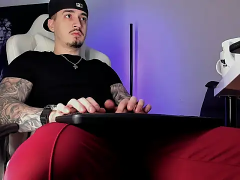 Snapshot of uptomatty chatting on January 10, 10:17 am uptomatty online show from January 10, 10:17 am