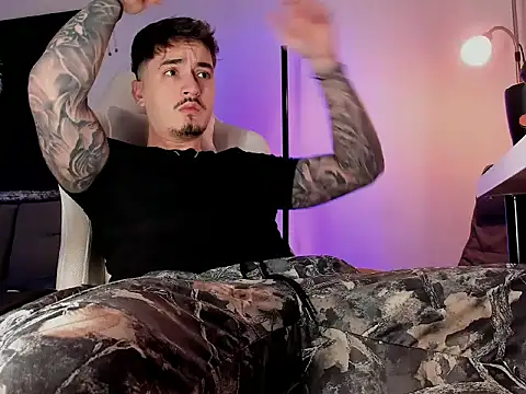 Snapshot of uptomatty chatting on January 14, 8:42 am uptomatty online show from January 14, 8:42 am