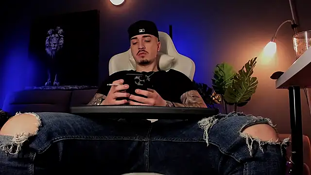 uptomatty online show from March 29, 8:47 am