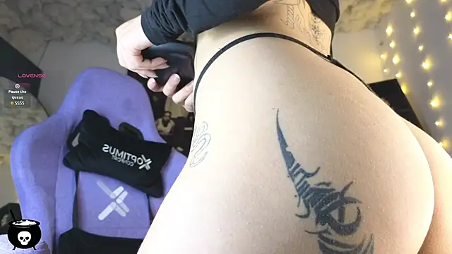 Snapshot of Melanie_Nyx chatting on March 6, 1:27 am Melanie Nyx online show from March 6, 1:27 am