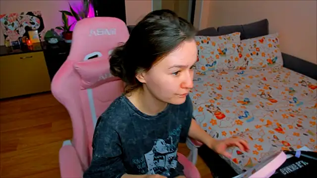 Snapshot of ameli_moon chatting on October 18, 3:24 pm ameli moon online show from October 18, 3:24 pm