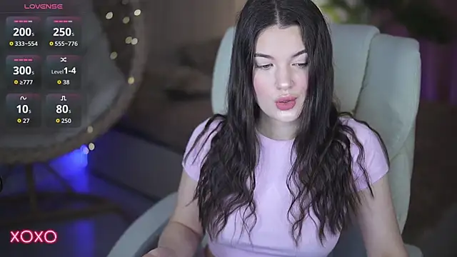 YourLolaBunny online show from May 23, 6:07 am