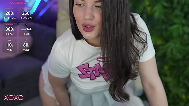 YourLolaBunny online show from May 27, 7:11 pm