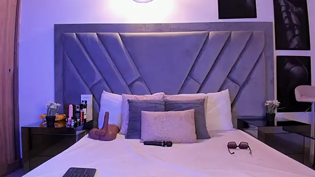 brenda nova18 online show from March 20, 9:41 pm