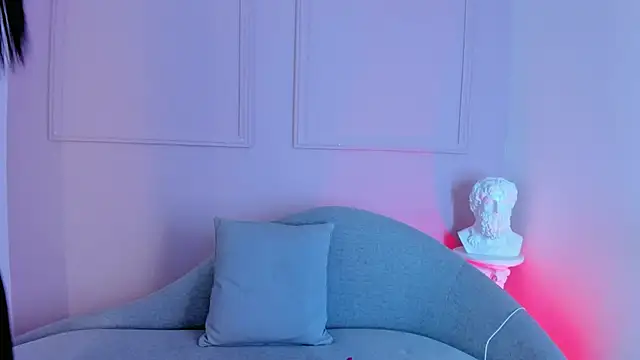 Snapshot of victoria_milann chatting on December 3, 2:37 pm victoria milann online show from December 3, 2:37 pm