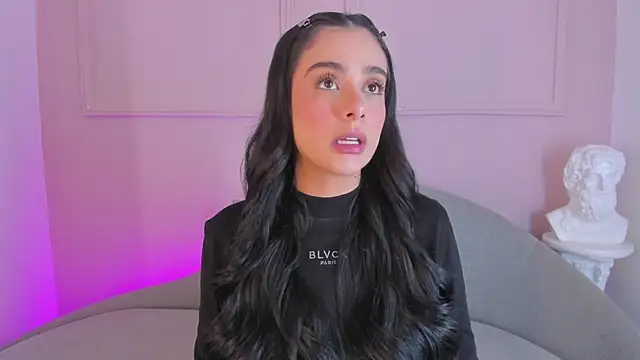 Snapshot of victoria_milann chatting on December 5, 8:05 pm victoria milann online show from December 5, 8:05 pm