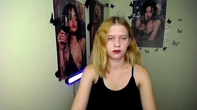 Snapshot of StellaCRL chatting on October 3, 6:05 pm StellaCRL online show from October 3, 6:05 pm