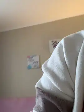 Laura Millf online show from January 15, 10:06 am