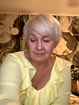 Laura Millf online show from November 8, 3:23 pm